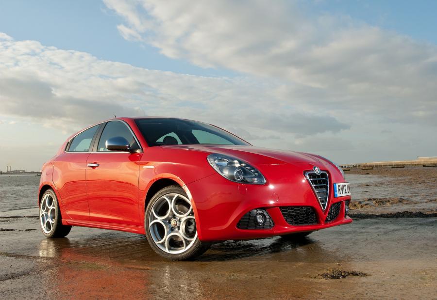  Alfa Romeo Giulietta 2012 года  (UK) (фото 40 из 56)